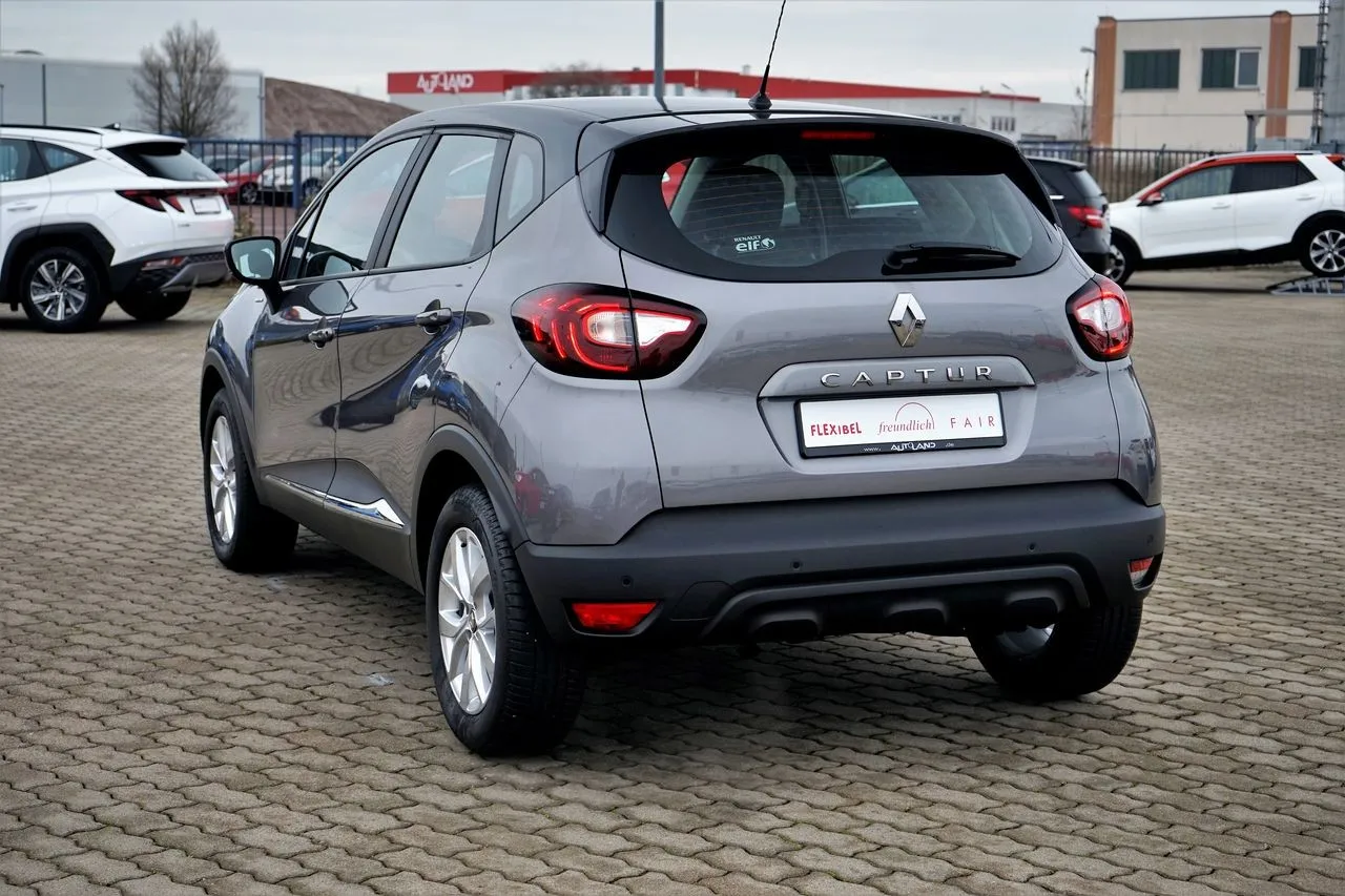 Renault Captur TCe 90 Limited...  Image 2