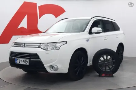 Mitsubishi Outlander Plus 4WD 5P - Koukku / Xenon / 18